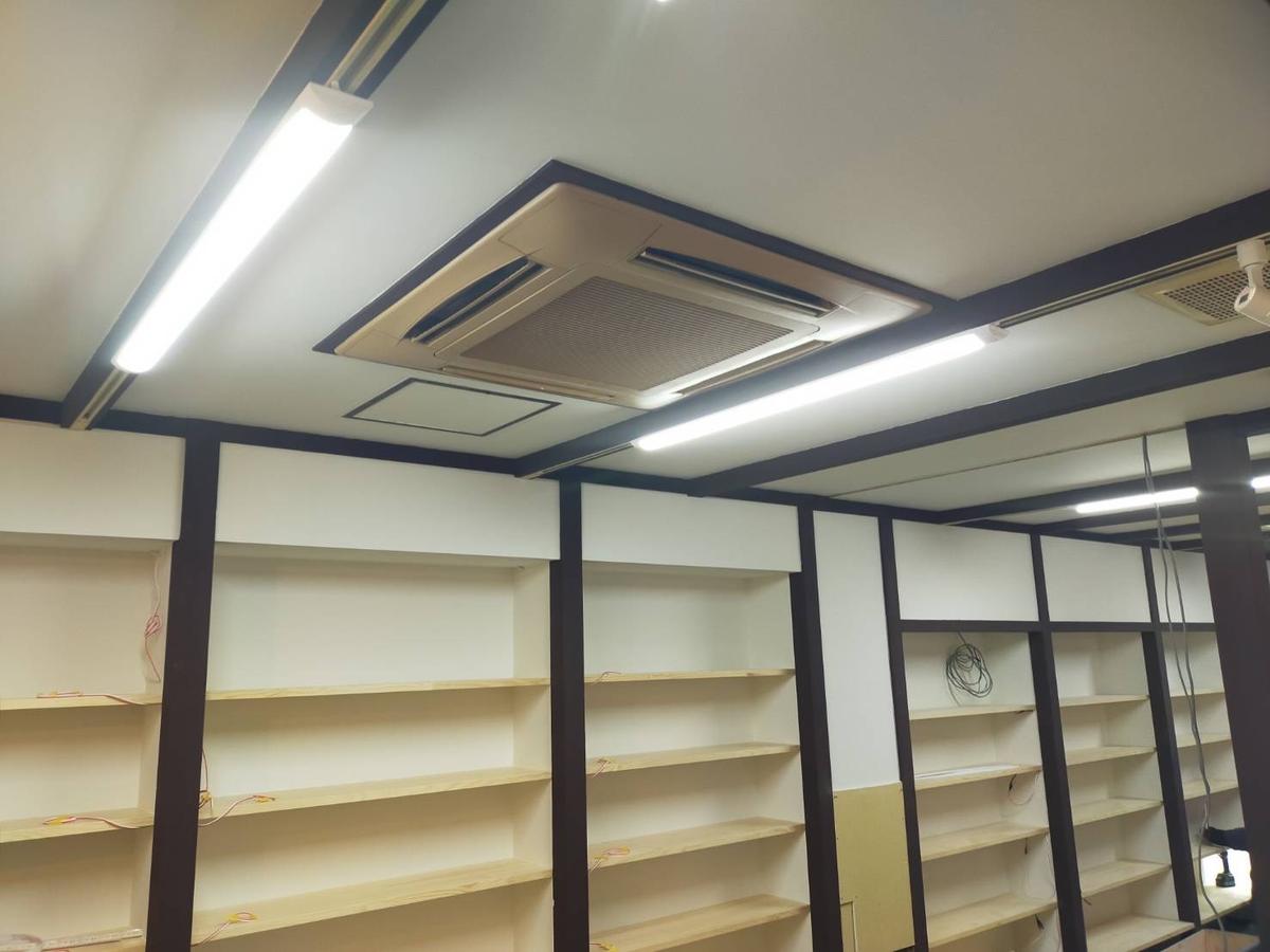 店舗内部塗装